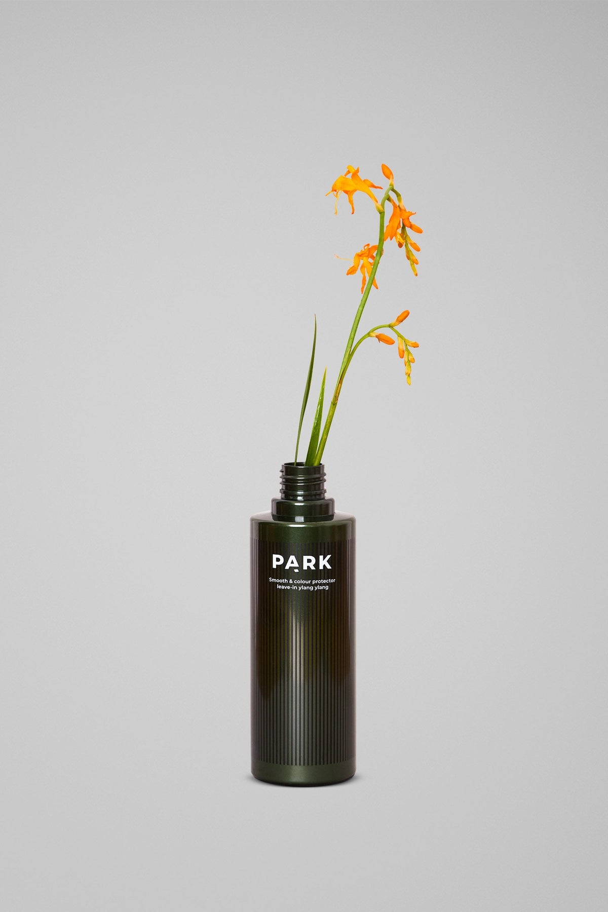 Smooth & Colour Protector Leave-In Ylang Ylang – Fargebeskyttende leave-in hårkur
