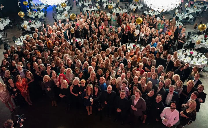 Over 100 salonger
